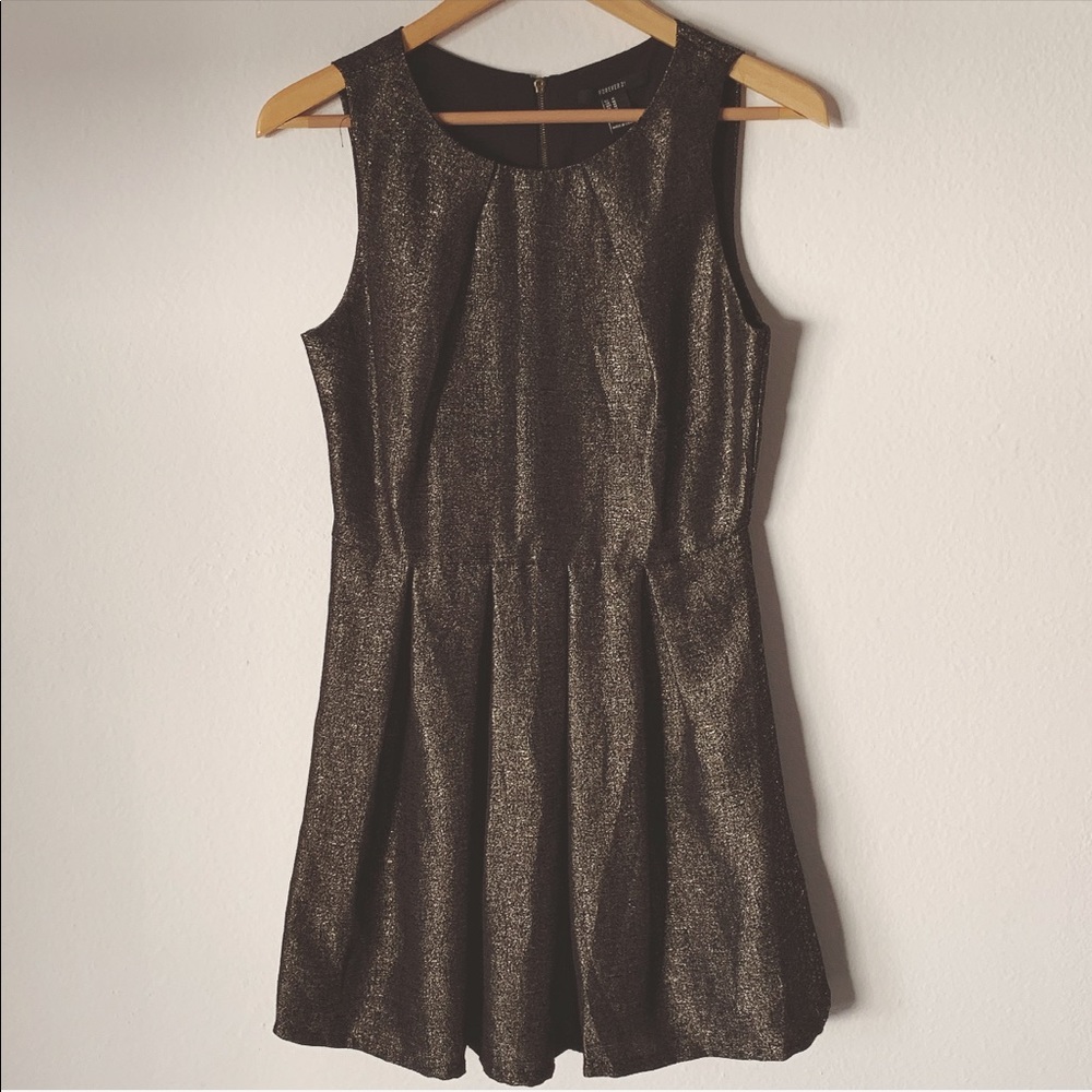 **ACCEPTING ALL OFFERS, donating by April 30** Holiday Dress